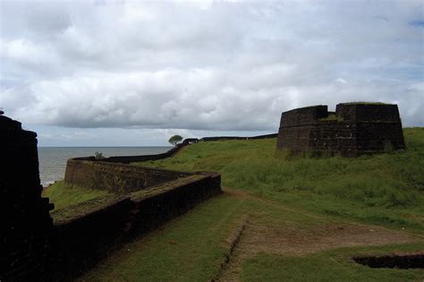 Kerala Tourism Pictures: Bekal fort, the largest fort in Kerala is ...