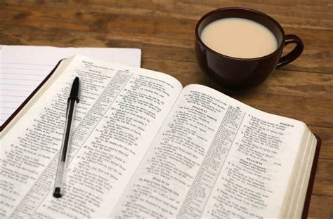 Take Your Study Bible to Church: 5 Reasons It's a Great Idea - Best Bible Commentaries