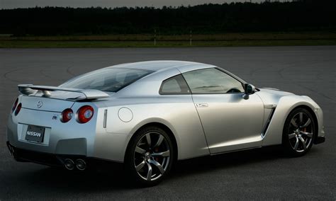 Automotive Cars Review: 2009 Nissan GT-R Sport Car Review