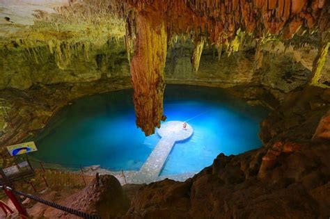 Descubra as profundezas do surreal Cenote Suytún, no México