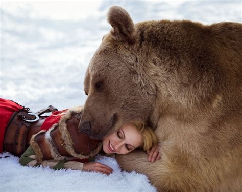 Girl And A Bear (11 pics)