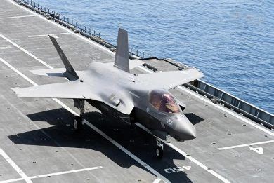 First Italian Navy F-35B lands on the Cavour Aircraft Carrier - EDR ...