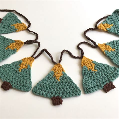 K-Christmas Bunting - Crochet Pattern - Knotsosquare