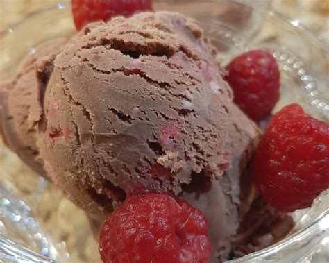 Dark Chocolate and Raspberry Ice Cream - Foodie Foray