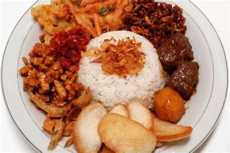 10 Lauk Pendamping Nasi Rames yang Paling Favorit