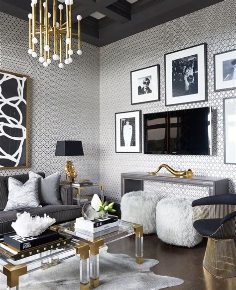 Black and white with a touch of gold! Love it! | Gold living room decor, Luxury living room ...