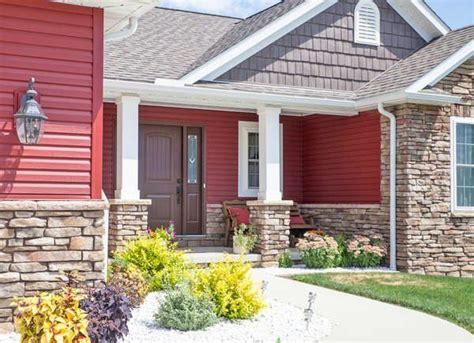 These Classic Vinyl Siding Colors Deliver Curb Appeal for Years | Red ...