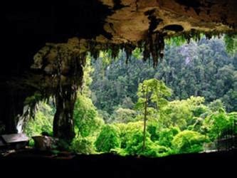 Cave Exploration - MalaysiaAttractions.com