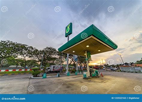 Petronas Petrol Station Sunset Editorial Image - Image of architecture ...