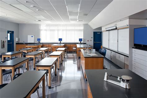 Dana Middle School science lab | Interior design school, School interior, Classroom interior