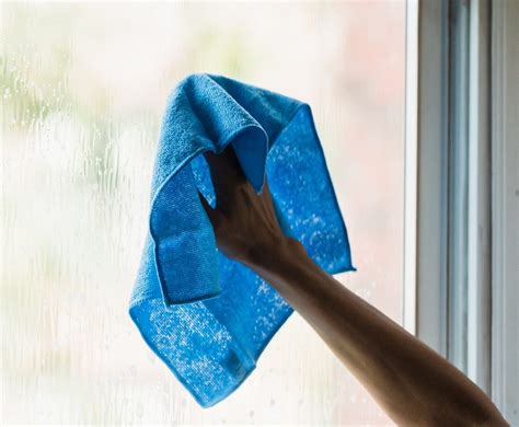 Homemade Window Cleaner With Vinegar: 3 Quick and Easy Steps to ...