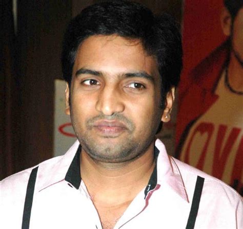 Moviesthepassion: Santhanam in a new look with Gautham's 'Neethane En ...