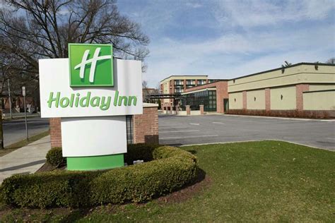 Saratoga Springs Holiday Inn opens to homeless amid pandemic