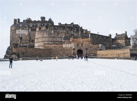 Scottish castles winter snow hi-res stock photography and images - Alamy