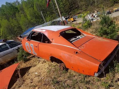 These Dukes of Hazzard Dodge Charger "Jump Cars" Are Rotting Away in a Junk Yard - autoevolution