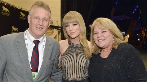 Taylor Swift's Parents: Who Are Scott And Andrea?