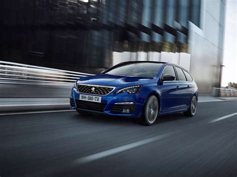 Detailed review of the Peugeot 308 - Specs, Price, Pros & Cons