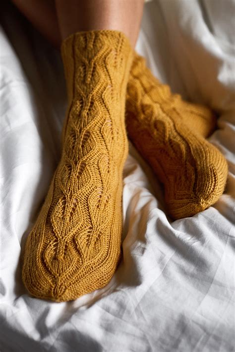 Free free lace sock knitting patterns Patterns ⋆ Knitting Bee (12 free ...