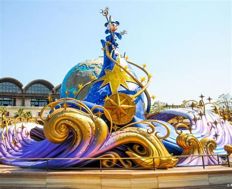 Tokyo Disney Resort - Disneyland and DisneySea Amusement Parks