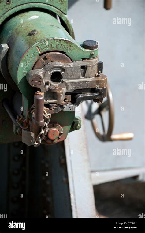 Breech mechanism hi-res stock photography and images - Alamy