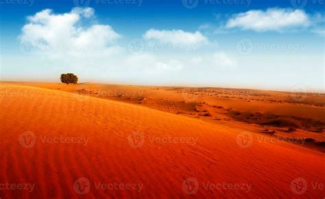 Extreme dry desert 27848535 Stock Photo at Vecteezy