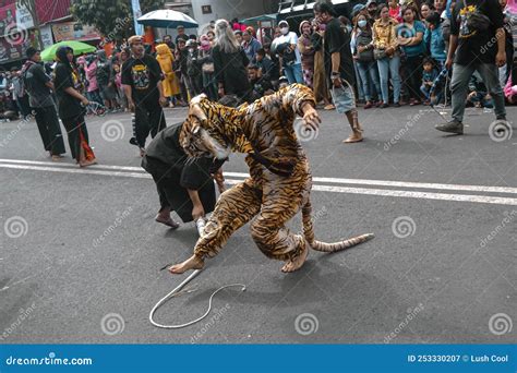 Batu City Local Cultural Arts Festival, Bantengan Nuswantara 2022. Editorial Photography - Image ...