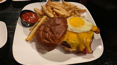 Kuma's Corner Schaumburg - Burger Review | Anti Foodie