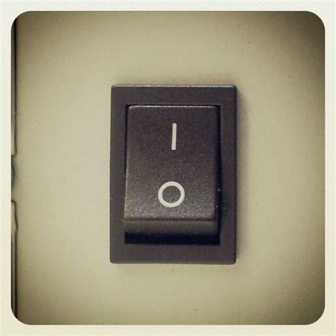 Origin of the power button symbol on every equipment