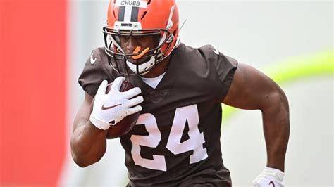 Browns: Nick Chubb squats 610-pound in amazing lift video from HS