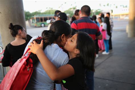 Most new immigrant families fail to report, US says | 89.3 KPCC