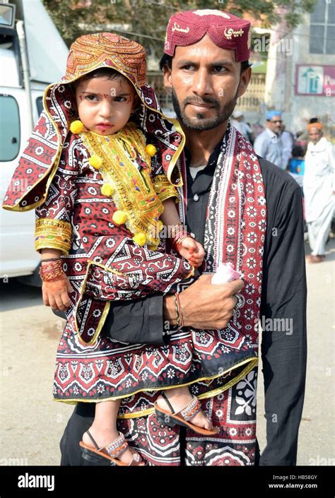 Hyderabad, Pakistan. 04th Dec, 2016. A man with there children in a sindhi tradional dress take ...