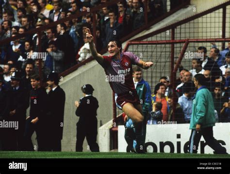 Aston Villa footballer Alan McInally celebrating a goal in 1988 Stock Photo - Alamy