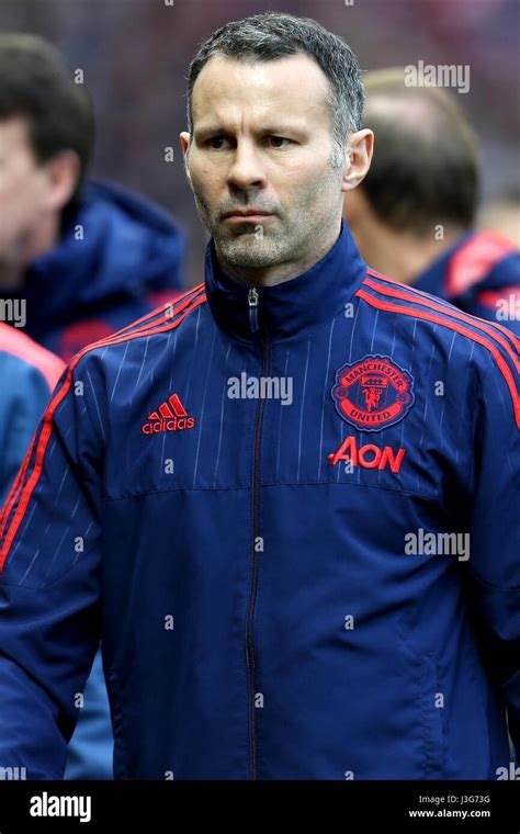 RYAN GIGGS MANCHESTER UNITED FC ASSISTANT MANAGER ASSISTANT MANAGER OLD ...