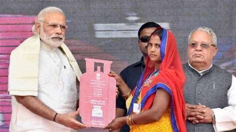 Big social transformation visible under Ujjwala Yojana: PM Modi