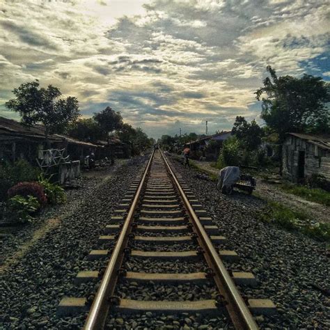 Mengenal Fungsi Batu Kerikil Di Rel Kereta