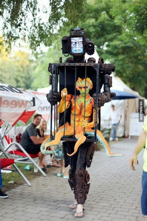 10 Creative Halloween Costumes With Funny Fake Legs