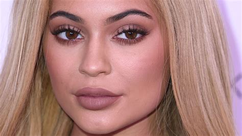 Counterfeit Kylie Cosmetics Lip Kits Contain Feces | StyleCaster