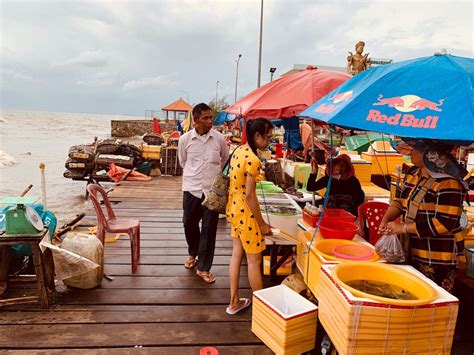 Travel Report: Kep Crab Market, Cambodia. - Leighton Travels!