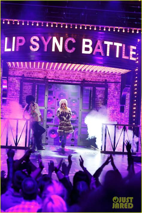 Anne Hathaway & Emily Blunt's 'Lip Sync Battle' - Full Video!: Photo ...