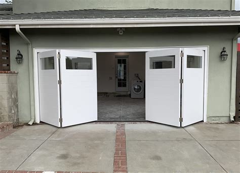 Bifold Garage Doors Services in California | Tungsten Royce