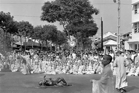 Malcolm Browne: The Story Behind the Iconic Burning Monk | Time.com