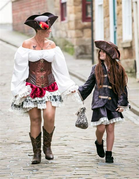 In Pictures: Vampires and steam punks stalk streets of Whitby at Goth ...