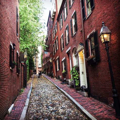 Acorn Street, Beacon Hill, Boston, MA [OC] [2448x2448] : r/CityPorn