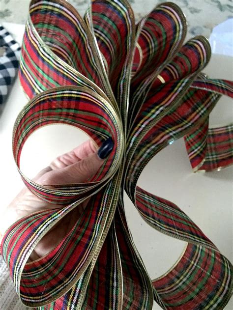 How to Make a Ribbon Bow in Six Easy Steps with Pictures | Christmas tree bows, Christmas bows ...