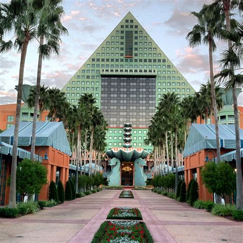 The World of Deej: The Walt Disney World Dolphin Resort