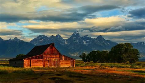 Bolt of Light at the Barn - © Jeff R. Clow There were 15 of us at ...