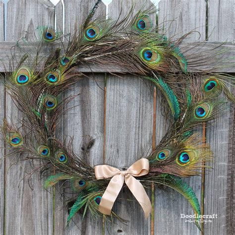 Doodlecraft: Peacock Feather Wreath!