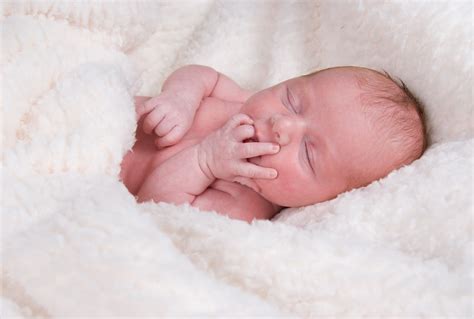 Eye Problems in Newborn Babies: Some Noticed Eye Cares for Newborn Babies