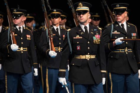 Redesigned Army Uniforms site provides guidance for Soldiers on combat ...