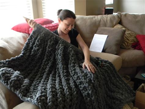 Giant Super Chunky Knit Blanket | Chunky knit blanket pattern, Super ...